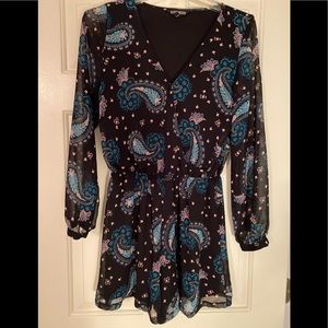 Express long sleeve surplice paisley print romper.